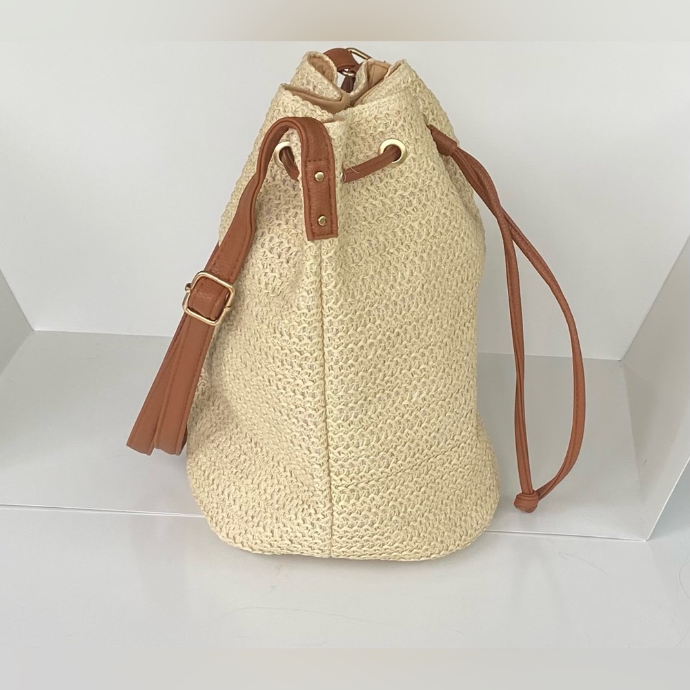Montce Ali Woven Bucket Bag, Crossbody Bag, Sac Bag, Shoulder Bag 🎉HP🎉 - Picture 4 of 14